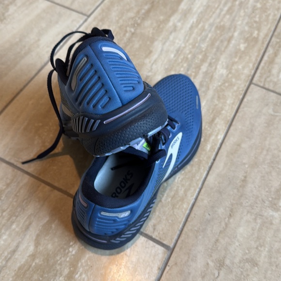 Brooks Adrenaline GTS 22 - Picture 3 of 8